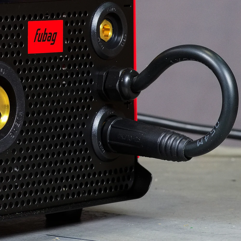 Сварочный полуавтомат FUBAG IRMIG 180 SYN LED с горелкой 250 А в комплекте